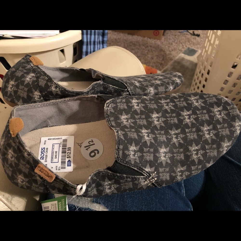Women’s Sanuk NWT yoga mat shoes, size 9.5